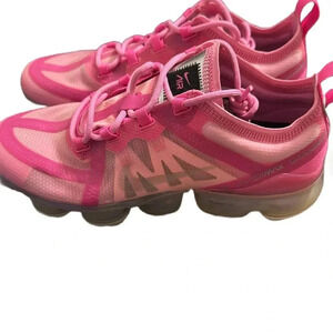 Nike
(WMNS) Nike Air VaporMax 2019 'Psychic Pink
NEW